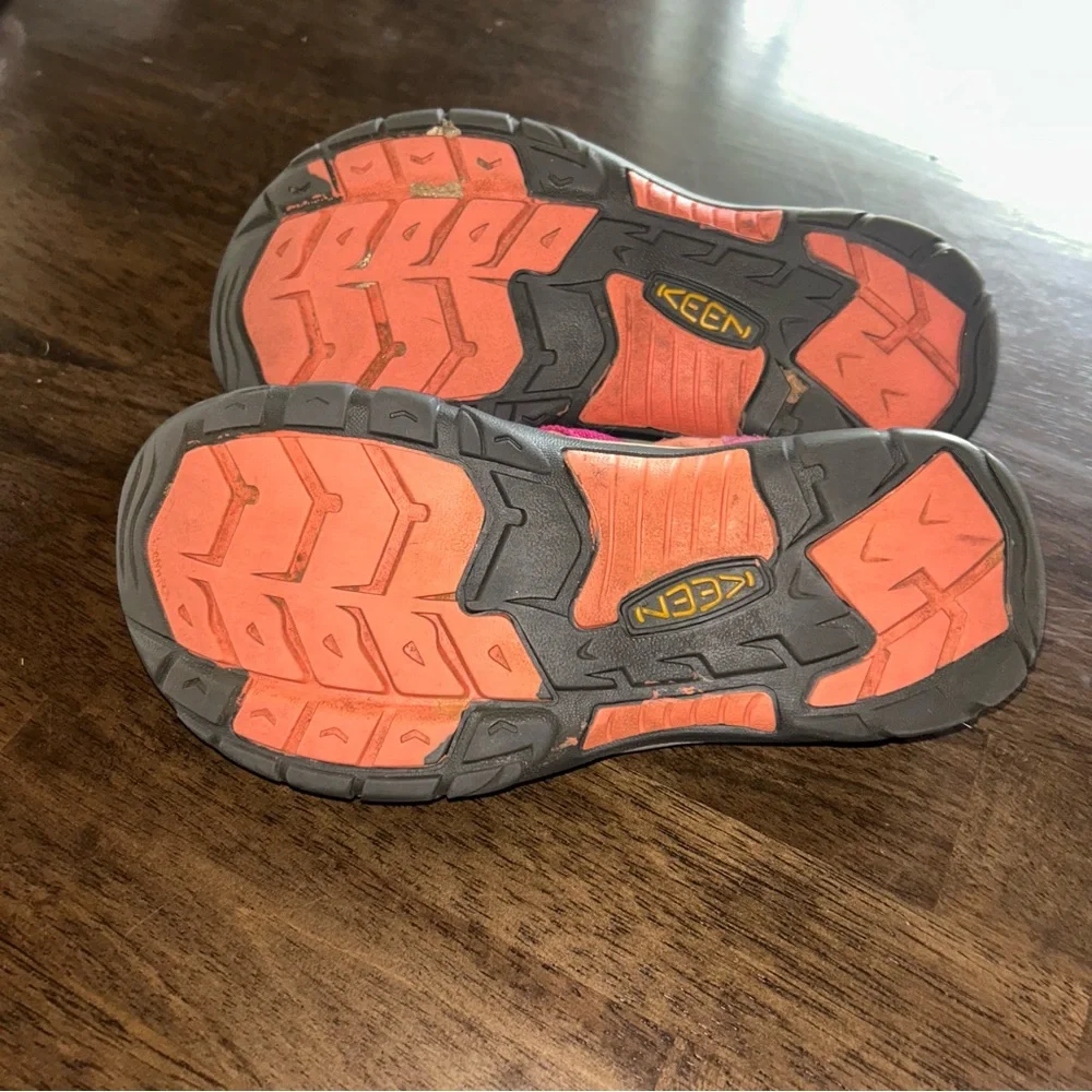 Big kids Newport H2 PINK KEEN sandals Sz 5